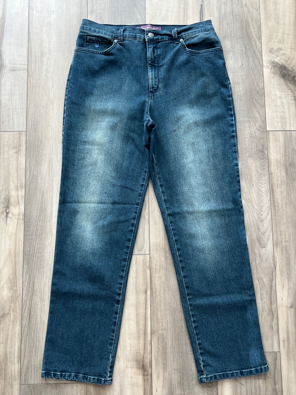 Gloria Vanderbilt Amanda Dark Blue Denim Jeans Size 14 Embroidered back pockets